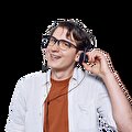 Die coole Ron Dekker met zijn retro koptelefoon op.